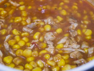 Jak připravit mexickou kuřecí polévku „pozole“ | recept Jak připravit mexickou kuřecí polévku „pozole“ | recept