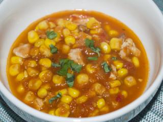 Jak připravit mexickou kuřecí polévku „pozole“ | recept Jak připravit mexickou kuřecí polévku „pozole“ | recept