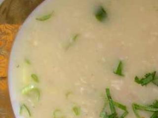 Jak uvařit krémovou petrželovou polévku | recept Na závěr vmícháme do petrželové polévky nadrobno posekanou petrželku a jarní cibulku a ihned podáváme. Petrželová polévka je hotová. Dobrou chuť!