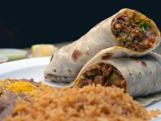 Jak připravit burritos s mletým masem a zeleninou | recept z mezinárodní kuchyně Jak připravit burritos s mletým masem a zeleninou | recept z mezinárodní kuchyně