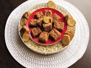 Jak z banánů a arašídového másla upéct ovesné kostky | rychlý recept