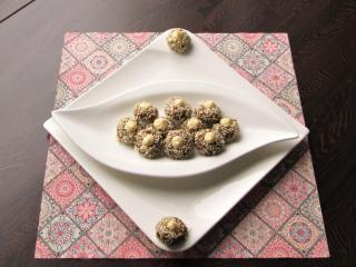 Jak připravit datlovo-arašídové koláčky s bílou čokoládou | recept