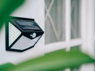 venkovní světlo Zdroj obrázku: escapejaja - stock.adobe.com