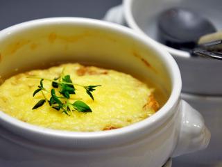 Jak připravit cibulačku | recept na francouzskou polévku Jak připravit cibulačku | recept na francouzskou polévku