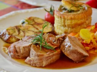 Jak udělat vepřovou panenku v pepřovo - česnekové marinádě s medem | recept Jak udělat vepřovou panenku v pepřovo - česnekové marinádě s medem | recept