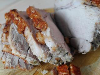Jak udělat vepřovou kýtu protýkanou a konfitovanou | recept Jak udělat vepřovou kýtu protýkanou a konfitovanou | recept