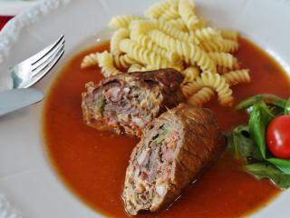 Jak udělat vepřovou roládu s bylinkovou náplní | recept Jak udělat vepřovou roládu s bylinkovou náplní | recept
