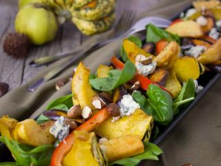Jak připravit pečenou dýni s rajčaty, brambory a rozmarýnem | recept Jak připravit pečenou dýni s rajčaty, brambory a rozmarýnem | recept